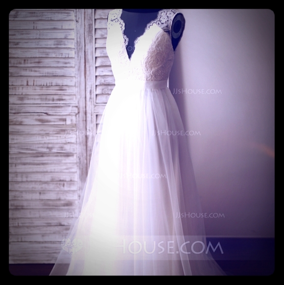 A-Line/Princess V-neck Sweep Train Tulle Wedding D - Picture 1 of 3
